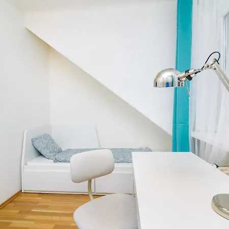Flatshare Close To Park Prague