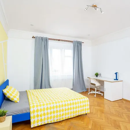 Homestay Flatshare Close To Park Prague