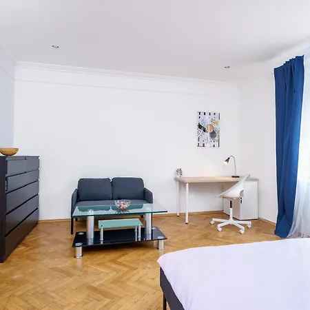 Flatshare Close To Park Δωμάτια σε οικογενειακή κατοικία Πράγα